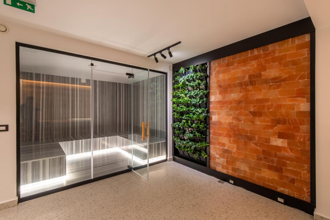 Moncafe Boutique Hotel & Spa Тирана Екстериор снимка