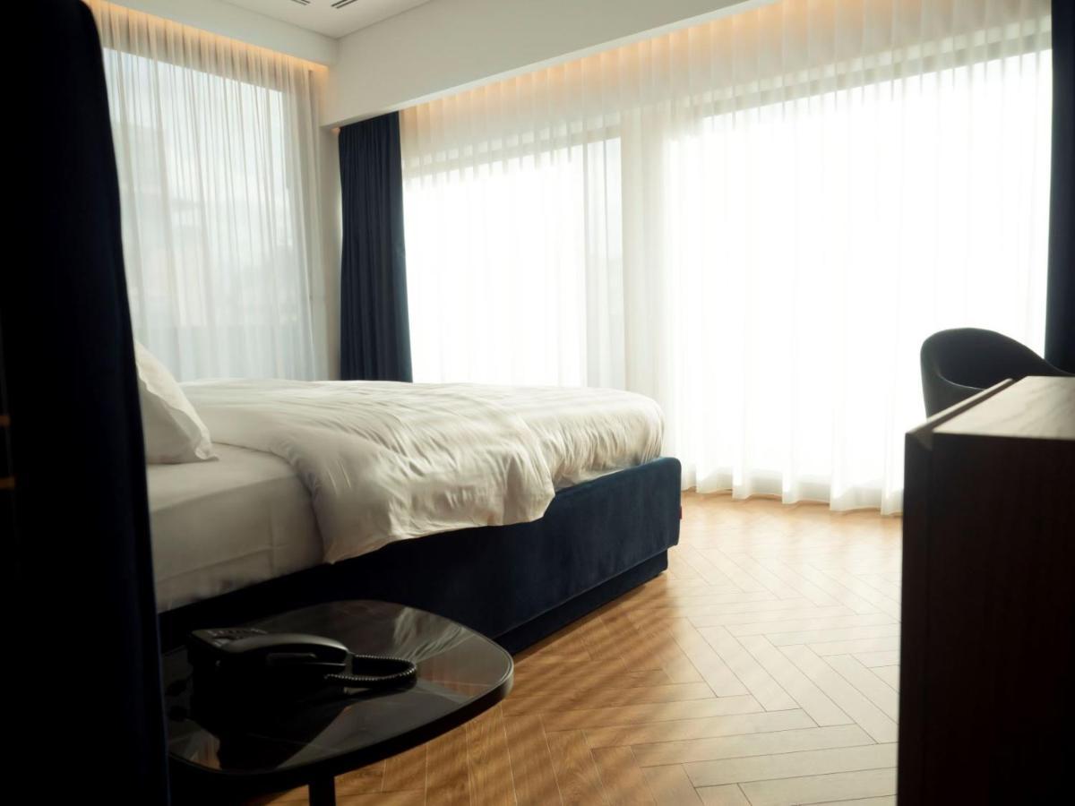 Moncafe Boutique Hotel & Spa Тирана Екстериор снимка