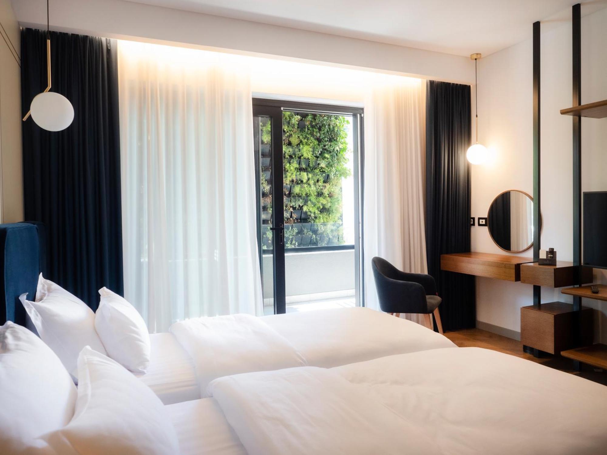 Moncafe Boutique Hotel & Spa Тирана Екстериор снимка