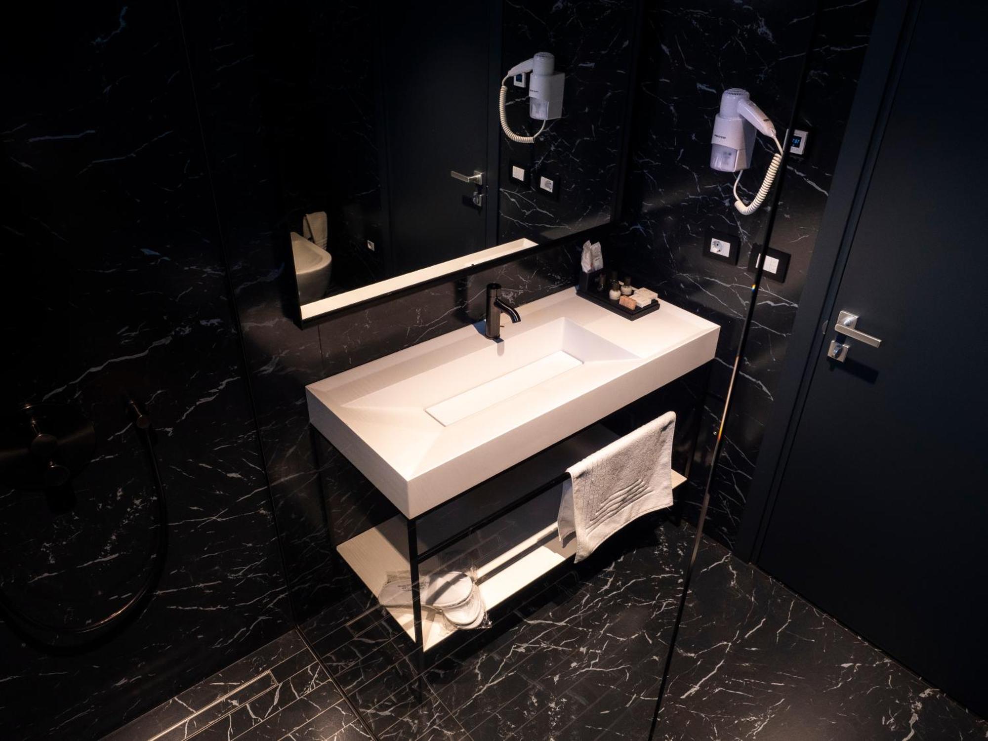 Moncafe Boutique Hotel & Spa Тирана Екстериор снимка